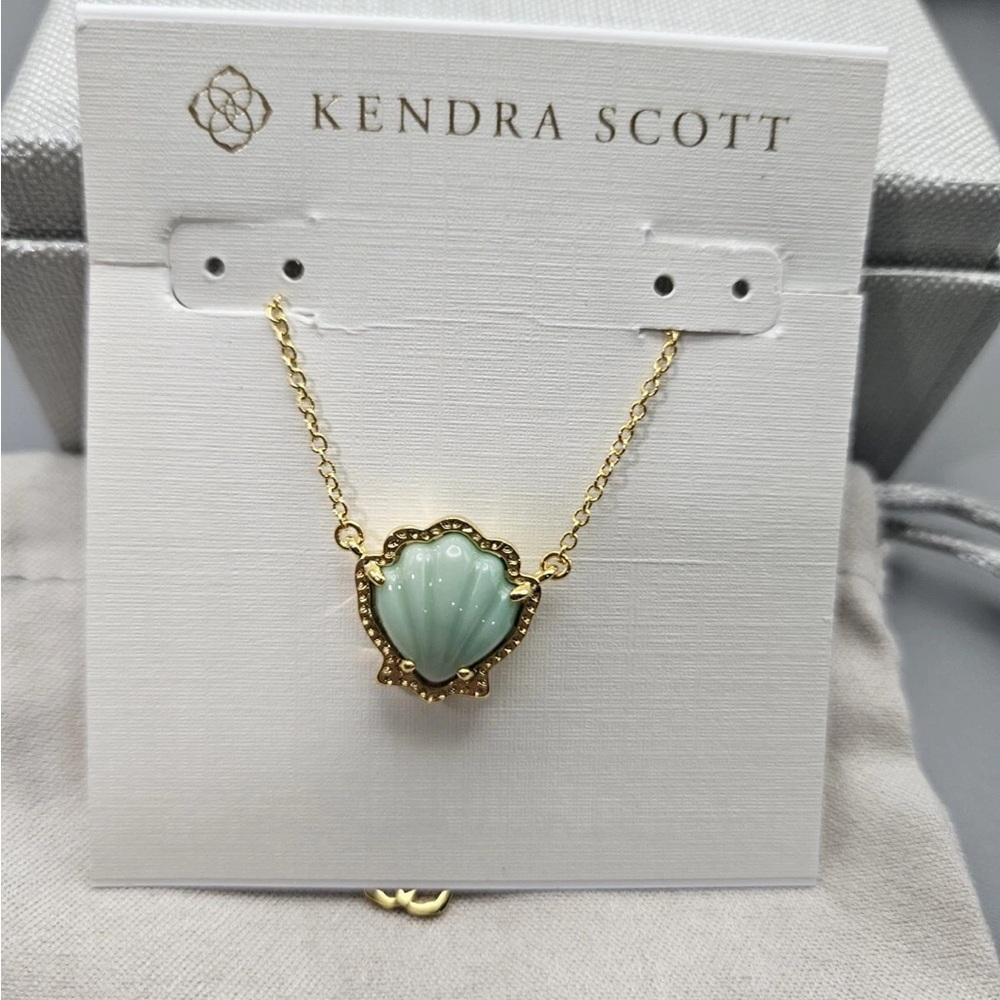 Kendra Scott Brynne Gold Shell Short Pendant Necklace in Sea Green Chrysocolla - Picture 5 of 10